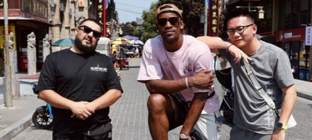 黑白体育-塞维利亚训练开放日，窗口期门线救险引欢呼，NBA季后赛在即，训练强度明显提升(周日019西甲巴塞罗那vs塞维利亚)