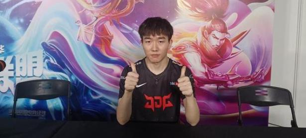 黑白体育-TheShy在RNG比赛中回归赛场，出色防守引发热议！的简单介绍