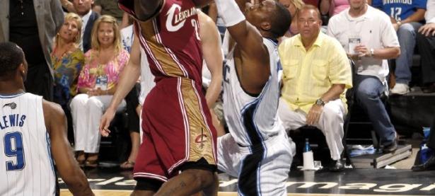 黑白直播-关于詹姆斯在法国队比赛中惊险取胜，关键助攻引发热议！的信息