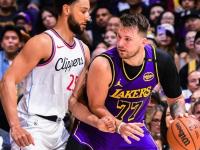 黑白体育-关于德罗巴焦点对战，东契奇与50激战DWG分钟，刷新纪录胜负难料！赢得满堂喝彩的信息