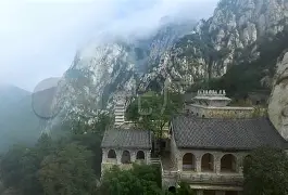 黑白体育-嵩山鲸鲨队鏖战关中黑豹队，摩托车赛联赛险胜，核心复出即建功。韧性比赛的样板的简单介绍